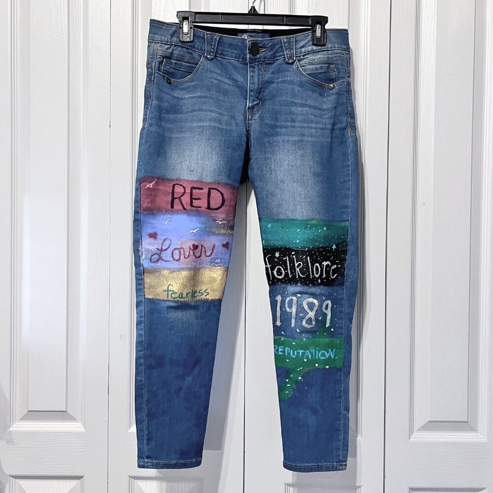 Taylor Swift Songs Democracy "Ab" solution Women's Sz 8 Stretch Cropped Jeans